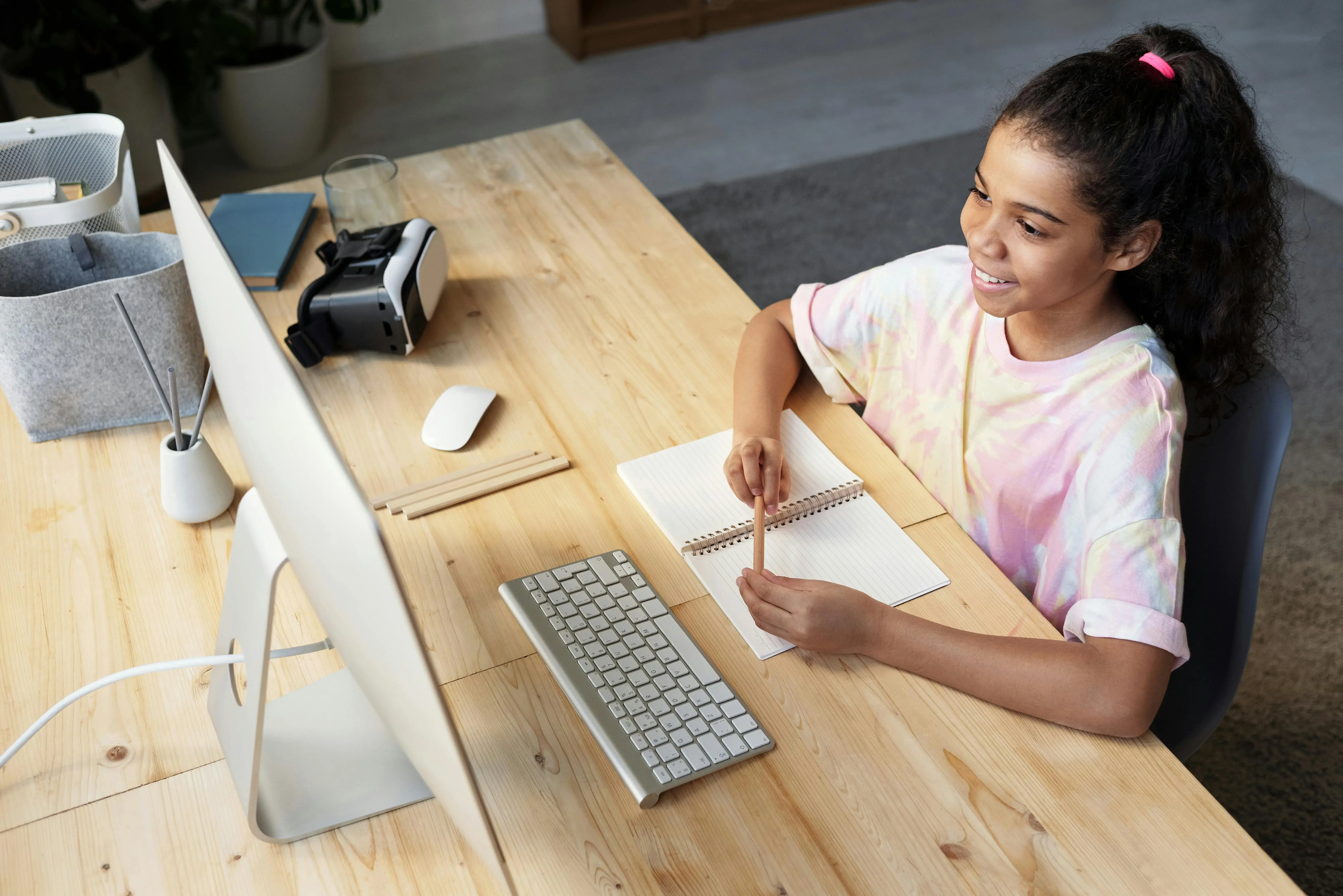 A student learning online